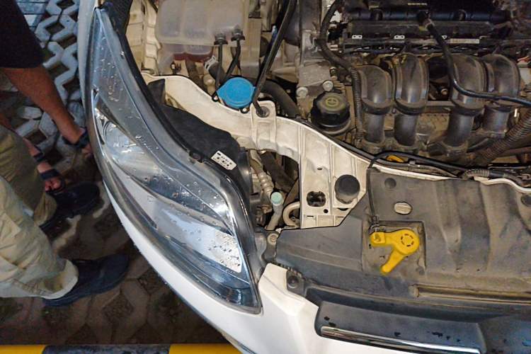 Used Ford Focus 2012 Sedan 1.6L Automatic Fashion Edition Engine Bay Right