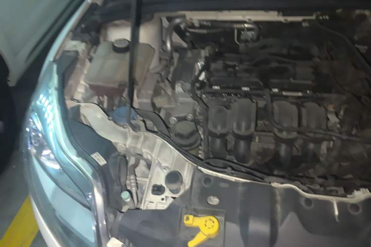 Used Ford Focus 2012 Hatchback 1.6L Automatic Comfort Model Engine Bay Right