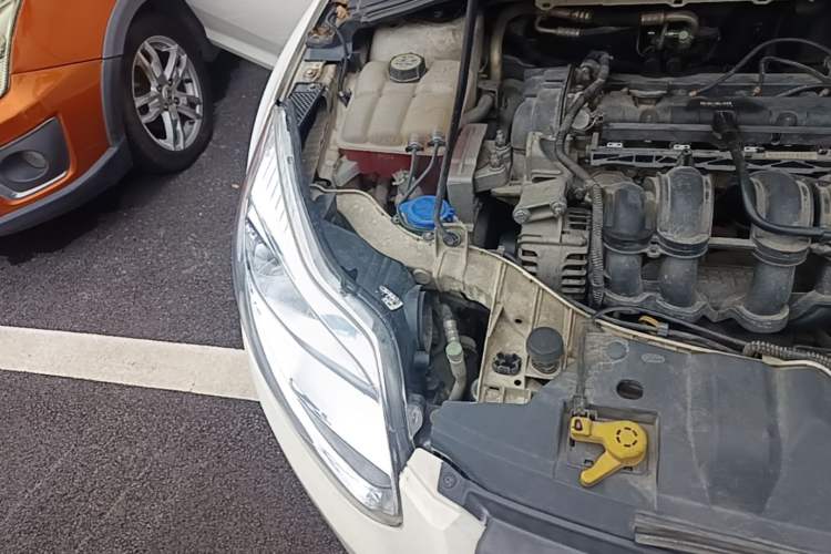 Used Ford Focus 2012 Sedan 1.6L Manual Fashion Edition Engine Bay Right
