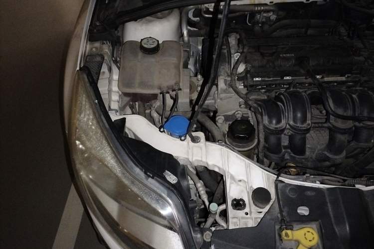 Used Ford Focus 2012 Hatchback 1.6L Automatic Fashion Edition Engine Bay Right