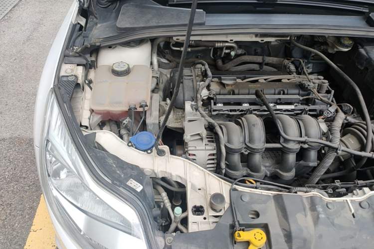 Used Ford Focus 2012 Sedan 1.6L Manual Comfort Model Engine Bay Right