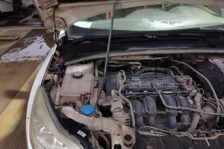 Used Ford Focus 2012 Sedan 1.6L Manual Comfort Model Engine Bay Right