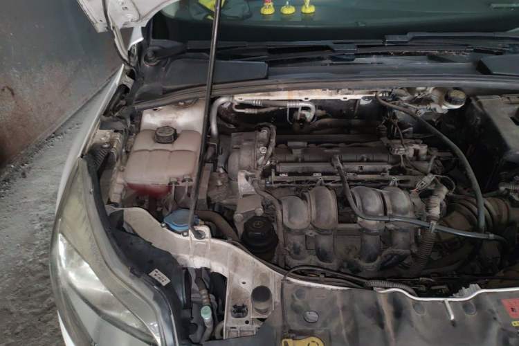 Used Ford Focus 2012 Sedan 1.6L Automatic Comfort Model Engine Bay Right