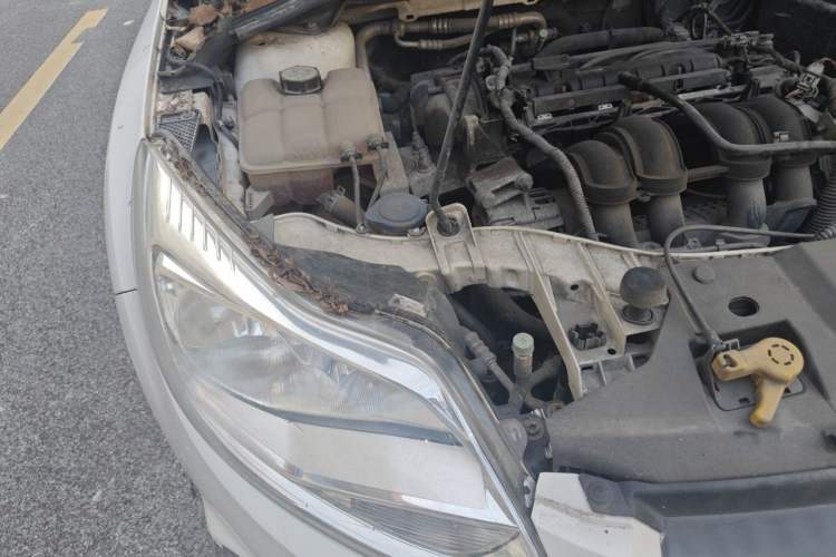 Used Ford Focus 2012 Sedan 1.6L Manual Comfort Model Engine Bay Right