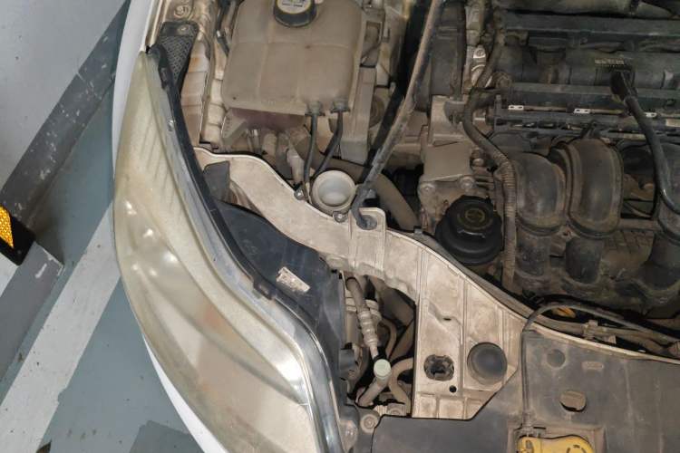 Used Ford Focus 2012 Hatchback 1.6L Automatic Fashion Edition Engine Bay Right
