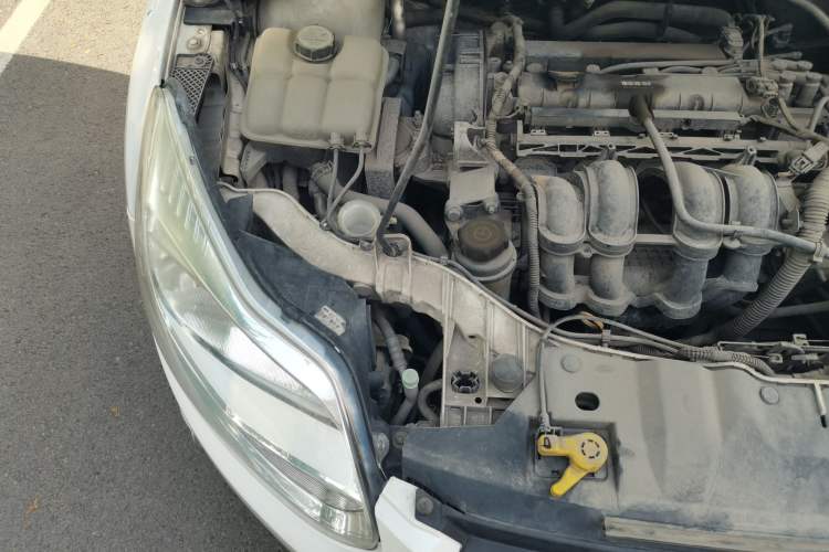 Used Ford Focus 2012 Hatchback 1.6L Automatic Fashion Edition Engine Bay Right