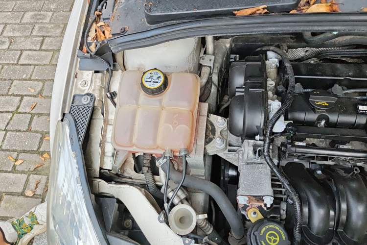 Used Ford Focus 2012 Sedan 1.6L Automatic Comfort Model Engine Bay Right