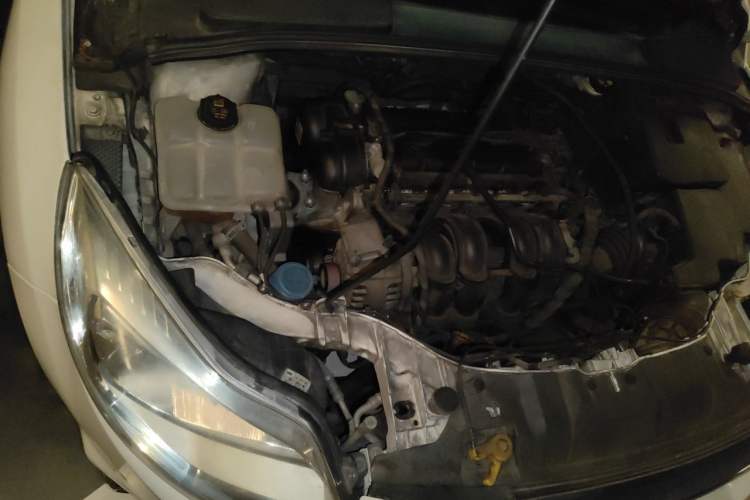 Used Ford Focus 2012 Sedan 1.6L Manual Fashion Edition Engine Bay Right