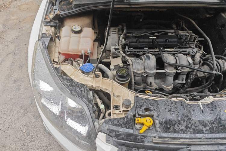 Used Ford Focus 2012 Hatchback 1.6L Automatic Fashion Edition Engine Bay Right