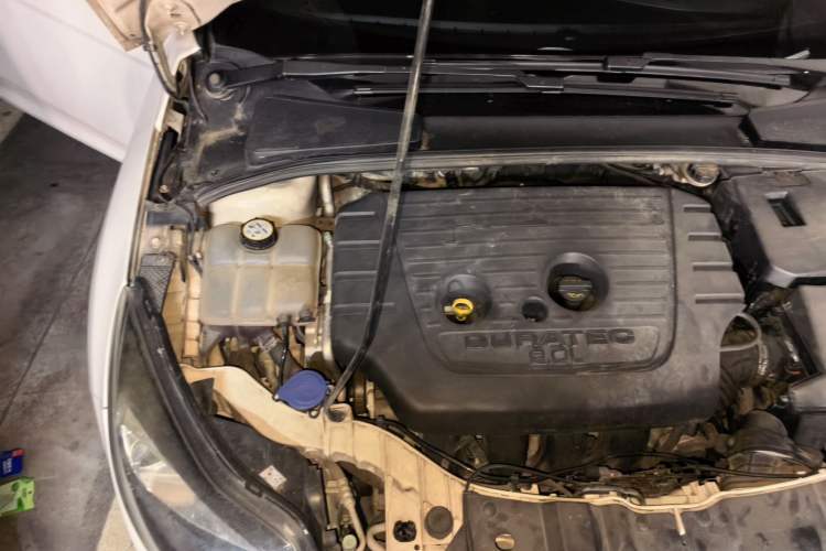 Used Ford Focus 2012 Hatchback 2.0L Automatic Luxury Sport Model Engine Bay Right