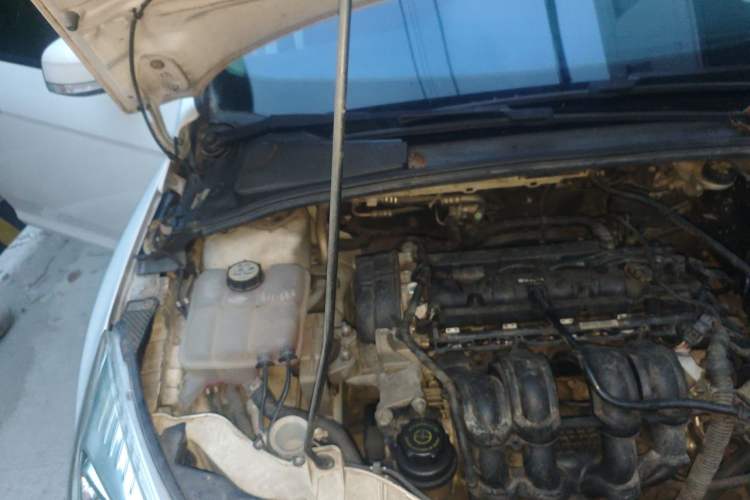 Used Ford Focus 2012 Hatchback 1.6L Automatic Comfort Model Engine Bay Right