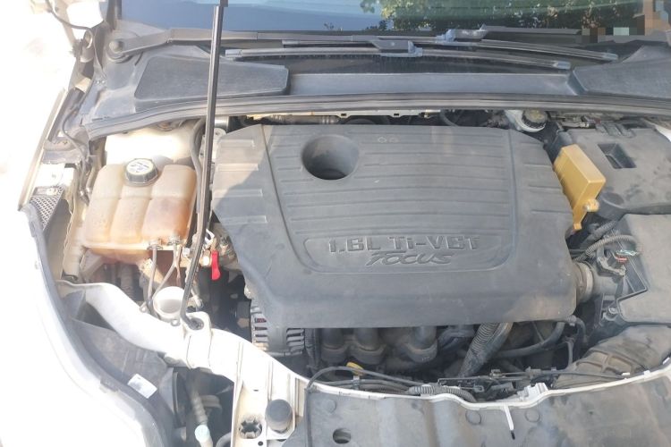 Used Ford Focus 2012 Hatchback 1.6L Manual Comfort Model Engine Bay Right
