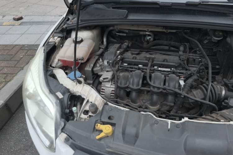 Used Ford Focus 2012 Sedan 1.6L Manual Comfort Model Engine Bay Right