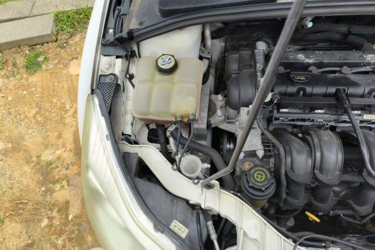 Used Ford Focus 2012 Sedan 1.6L Automatic Comfort Model Engine Bay Right
