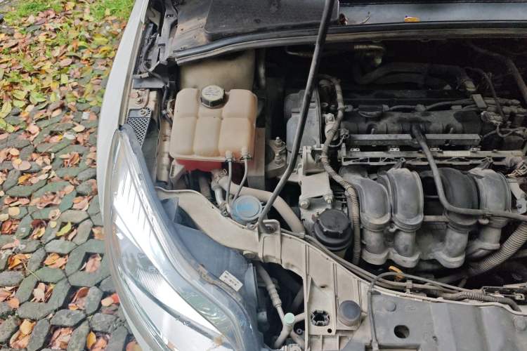 Used Ford Focus 2012 Hatchback 1.6L Automatic Comfort Model Engine Bay Right
