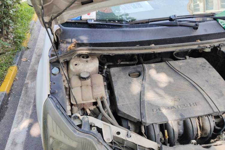 Used Ford Focus 2012 Hatchback Classic 1.8L Manual Fashion Edition Engine Bay Right