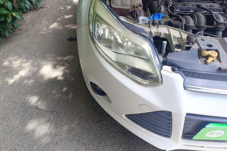 Used Ford Focus 2012 Sedan 1.6L Automatic Comfort Model Engine Bay Right