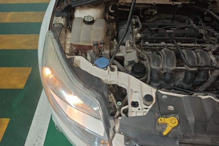 Used Ford Focus 2012 Hatchback 1.6L Automatic Fashion Edition Engine Bay Right