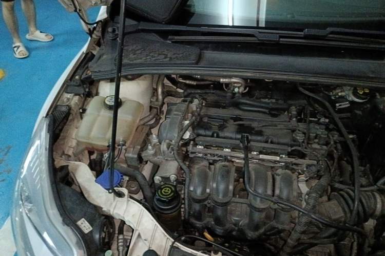 Used Ford Focus 2012 Sedan 1.6L Automatic Comfort Model Engine Bay Right