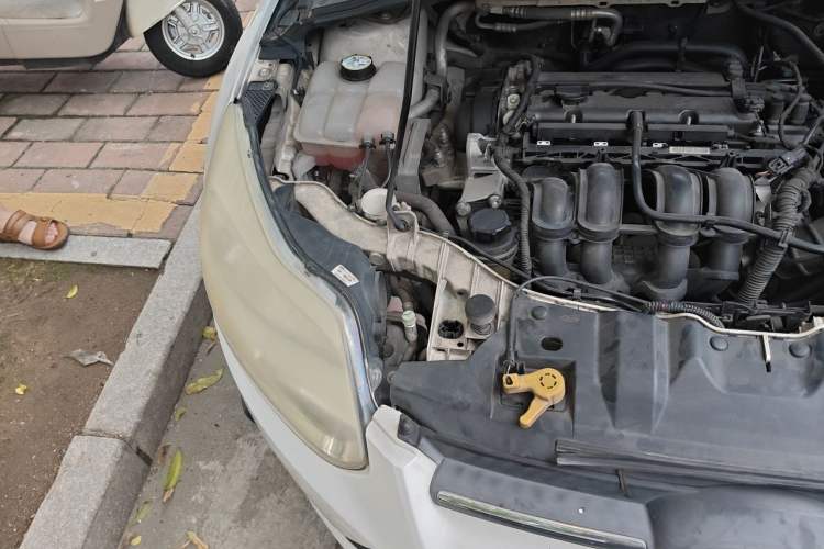 Used Ford Focus 2012 Sedan 1.6L Automatic Comfort Model Engine Bay Right