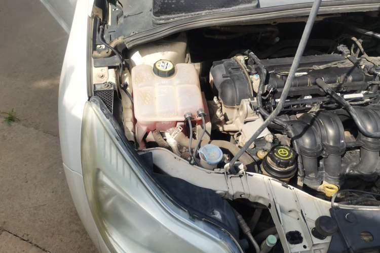 Used Ford Focus 2012 Sedan 1.6L Automatic Comfort Model Engine Bay Right