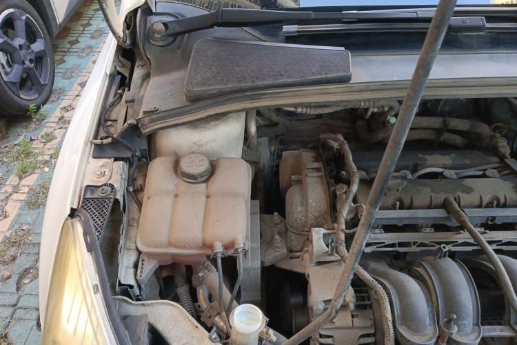 Used Ford Focus 2012 Sedan 1.6L Manual Comfort Model Engine Bay Right