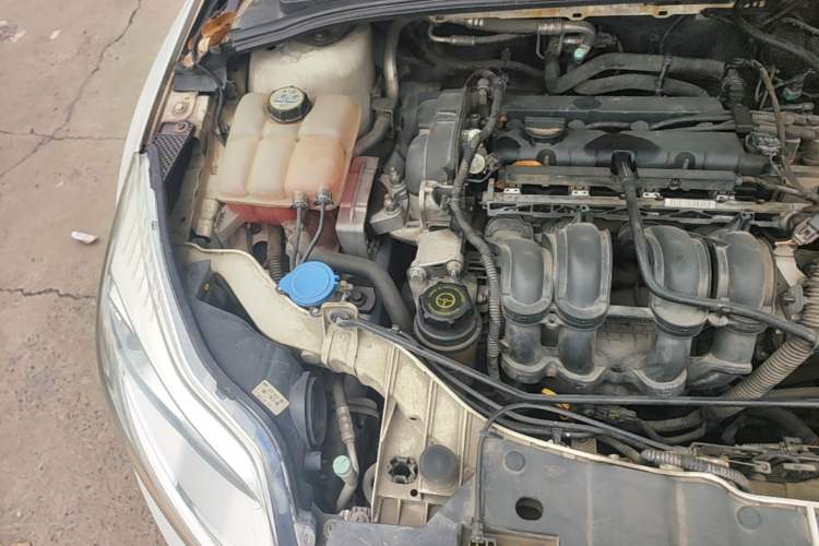 Used Ford Focus 2012 Sedan 1.6L Automatic Comfort Model Engine Bay Right