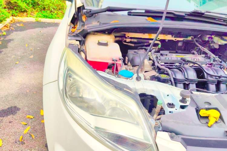 Used Ford Focus 2012 Hatchback 1.6L Automatic Fashion Edition Engine Bay Right