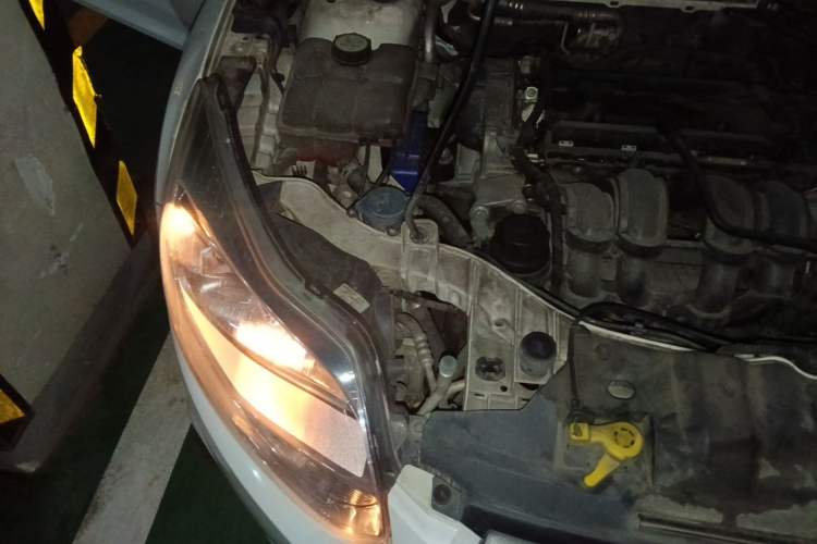 Used Ford Focus 2012 Sedan 1.6L Automatic Comfort Model Engine Bay Right