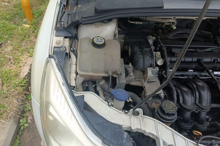 Used Ford Focus 2012 Hatchback 1.6L Automatic Comfort Model Engine Bay Right
