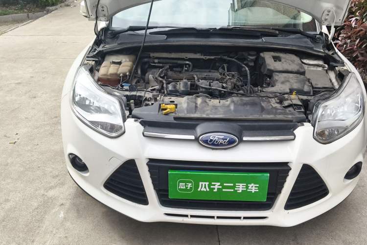 Used Ford Focus 2012 Sedan 1.6L Manual Comfort Model Engine Bay Right