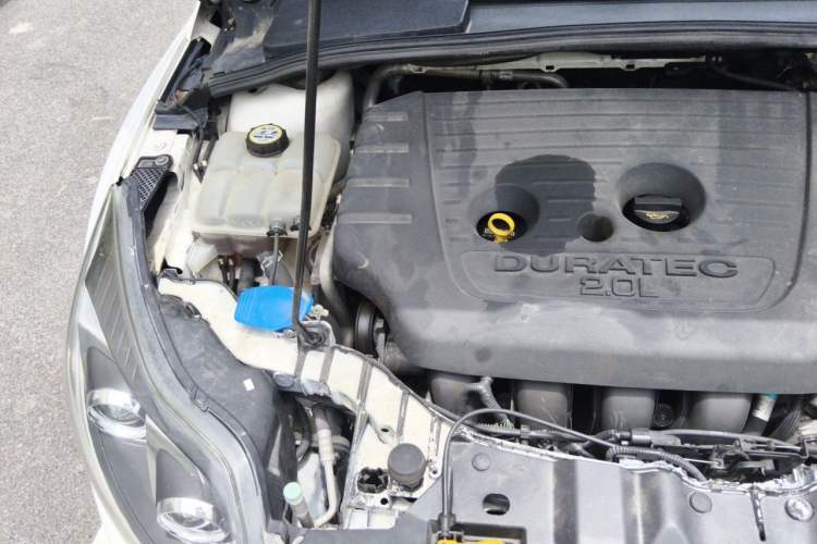 Used Ford Focus 2012 Hatchback 2.0L Automatic Luxury Sport Model Engine Bay Right