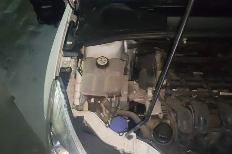 Used Ford Focus 2012 Hatchback 1.6L Automatic Comfort Model Engine Bay Right
