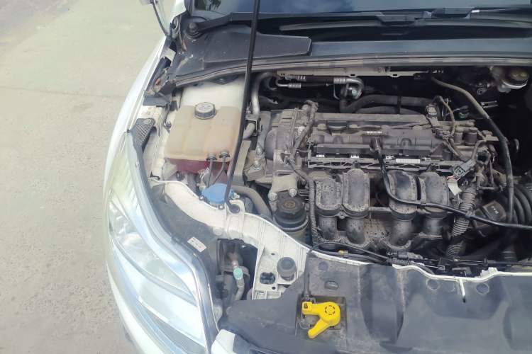 Used Ford Focus 2012 Sedan 1.6L Automatic Prestige Model Engine Bay Right