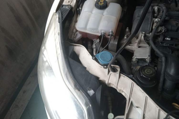 Used Ford Focus 2012 Hatchback 1.6L Automatic Fashion Edition Engine Bay Right