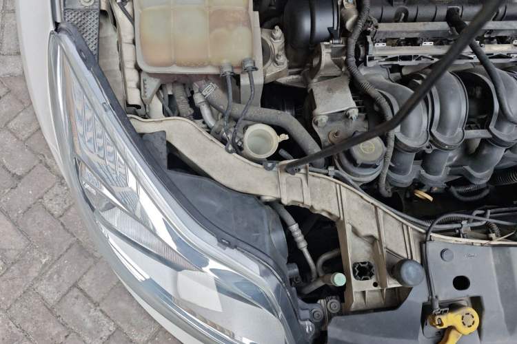 Used Ford Focus 2012 Hatchback 1.6L Automatic Fashion Edition Engine Bay Right