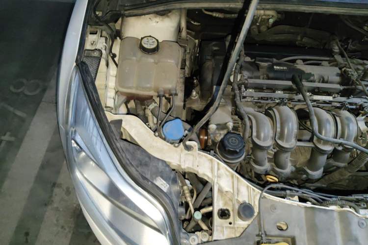 Used Ford Focus 2012 Sedan 1.6L Automatic Fashion Edition Engine Bay Right