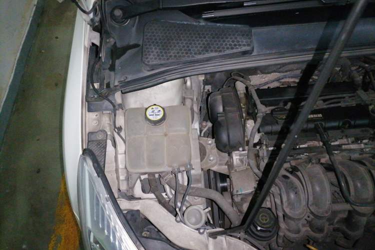 Used Ford Focus 2012 Sedan 1.6L Automatic Comfort Model Engine Bay Right