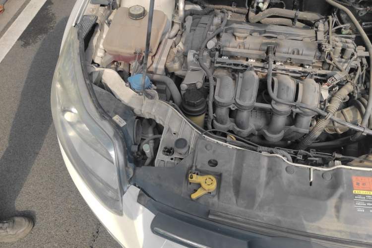 Used Ford Focus 2012 Sedan 1.6L Automatic Comfort Model Engine Bay Right