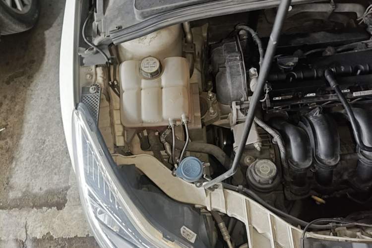 Used Ford Focus 2012 Hatchback 1.6L Automatic Comfort Model Engine Bay Right