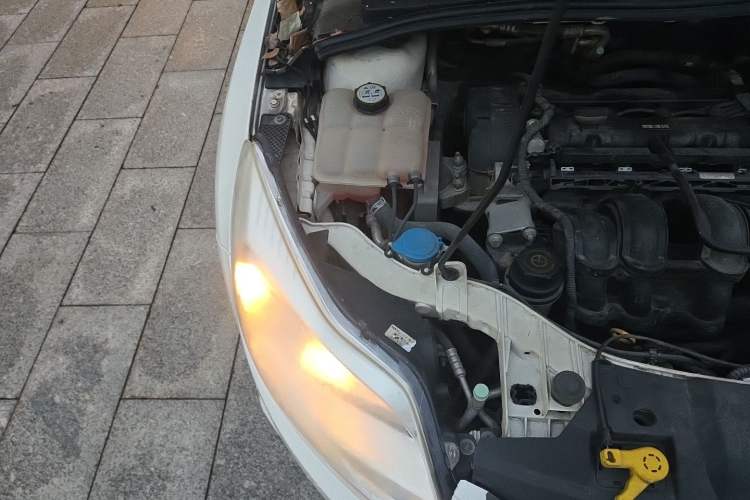 Used Ford Focus 2012 Hatchback 1.6L Automatic Fashion Edition Engine Bay Right