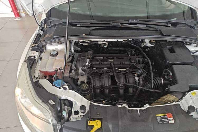 Used Ford Focus 2012 Sedan 1.6L Automatic Prestige Model Engine Bay Right
