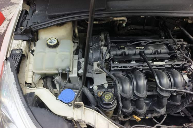 Used Ford Focus 2012 Hatchback 1.6L Automatic Fashion Edition Engine Bay Right