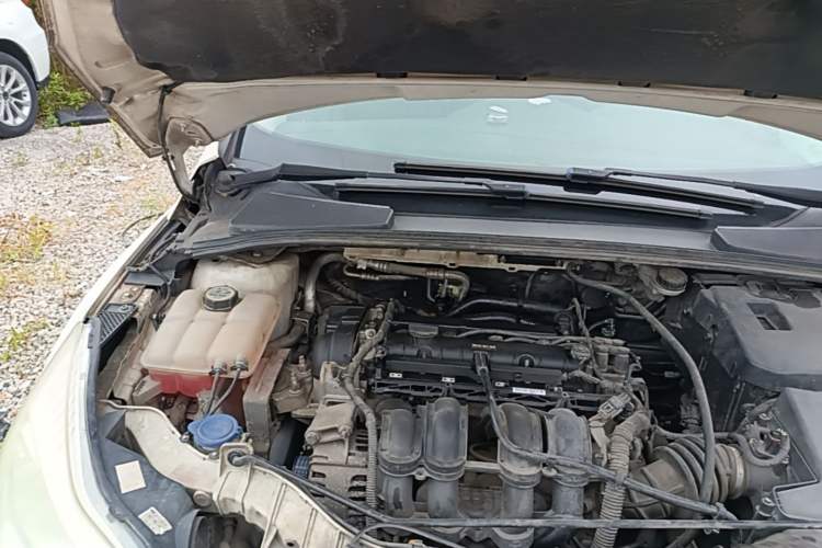 Used Ford Focus 2012 Sedan 1.6L Manual Comfort Model Engine Bay Right