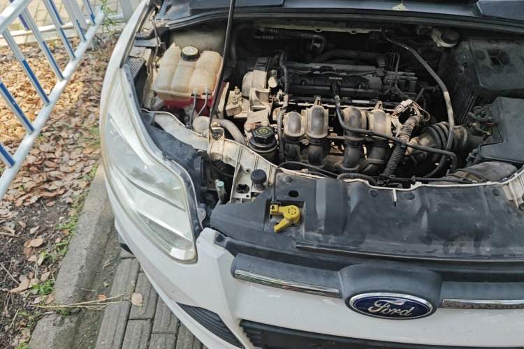Used Ford Focus 2012 Sedan 1.6L Automatic Comfort Model Engine Bay Right