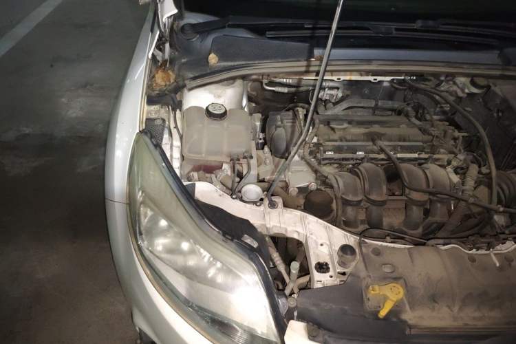 Used Ford Focus 2012 Sedan 1.6L Automatic Comfort Model Engine Bay Right