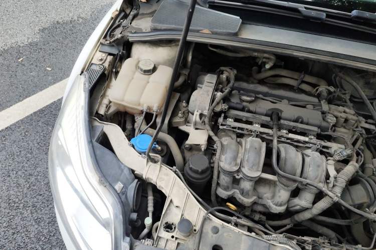 Used Ford Focus 2012 Hatchback 1.6L Automatic Fashion Edition Engine Bay Right
