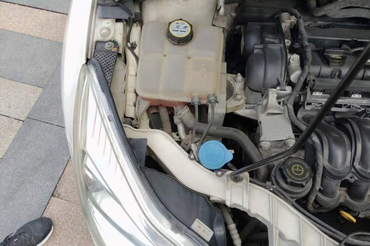 Used Ford Focus 2012 Sedan 1.6L Automatic Comfort Model Engine Bay Right