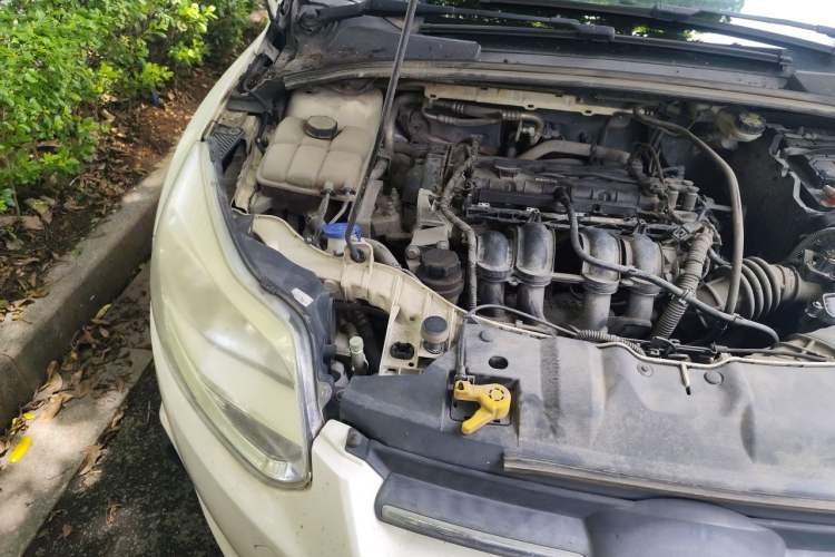 Used Ford Focus 2012 Sedan 1.6L Automatic Comfort Model Engine Bay Right
