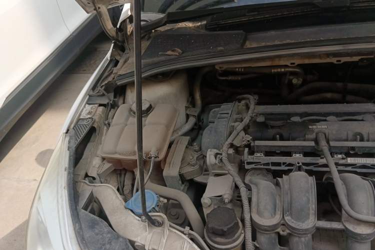 Used Ford Focus 2012 Hatchback 1.6L Automatic Fashion Edition Engine Bay Right